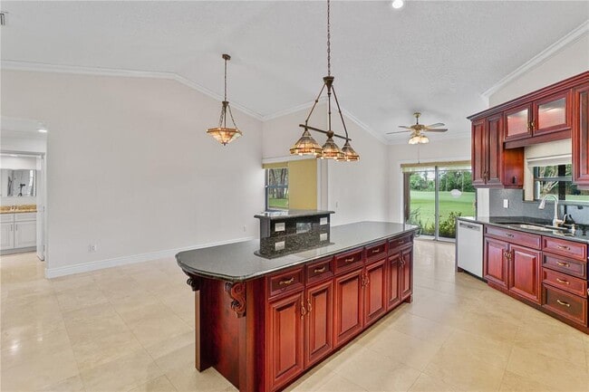 Building Photo - 6766 Edgeworth Dr