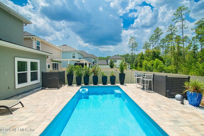 Building Photo - 690 Windermere Way