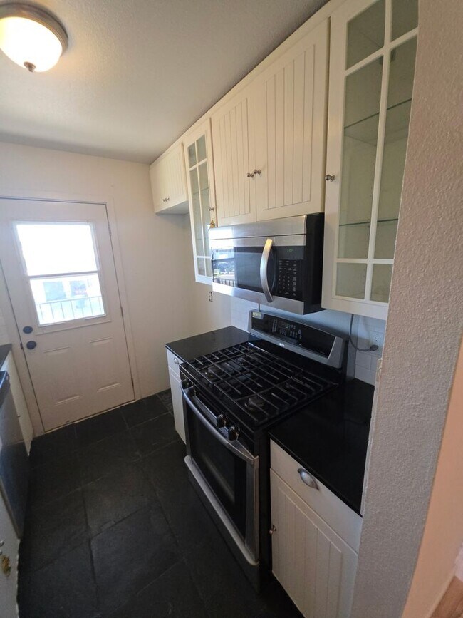 Building Photo - 3564 Sapphire Dr