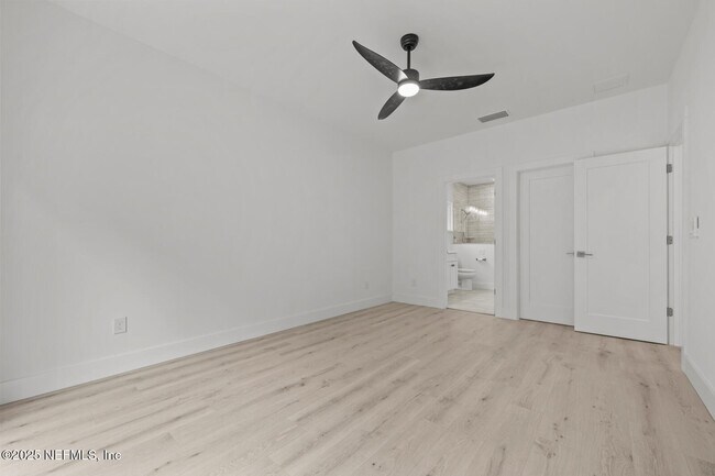 Building Photo - 213 Deportivo Dr