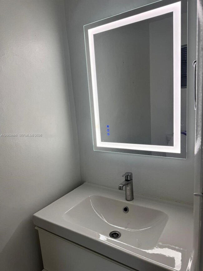 Building Photo - 1373 W 69th St