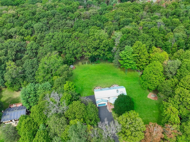 Building Photo - 338 Clove Rd