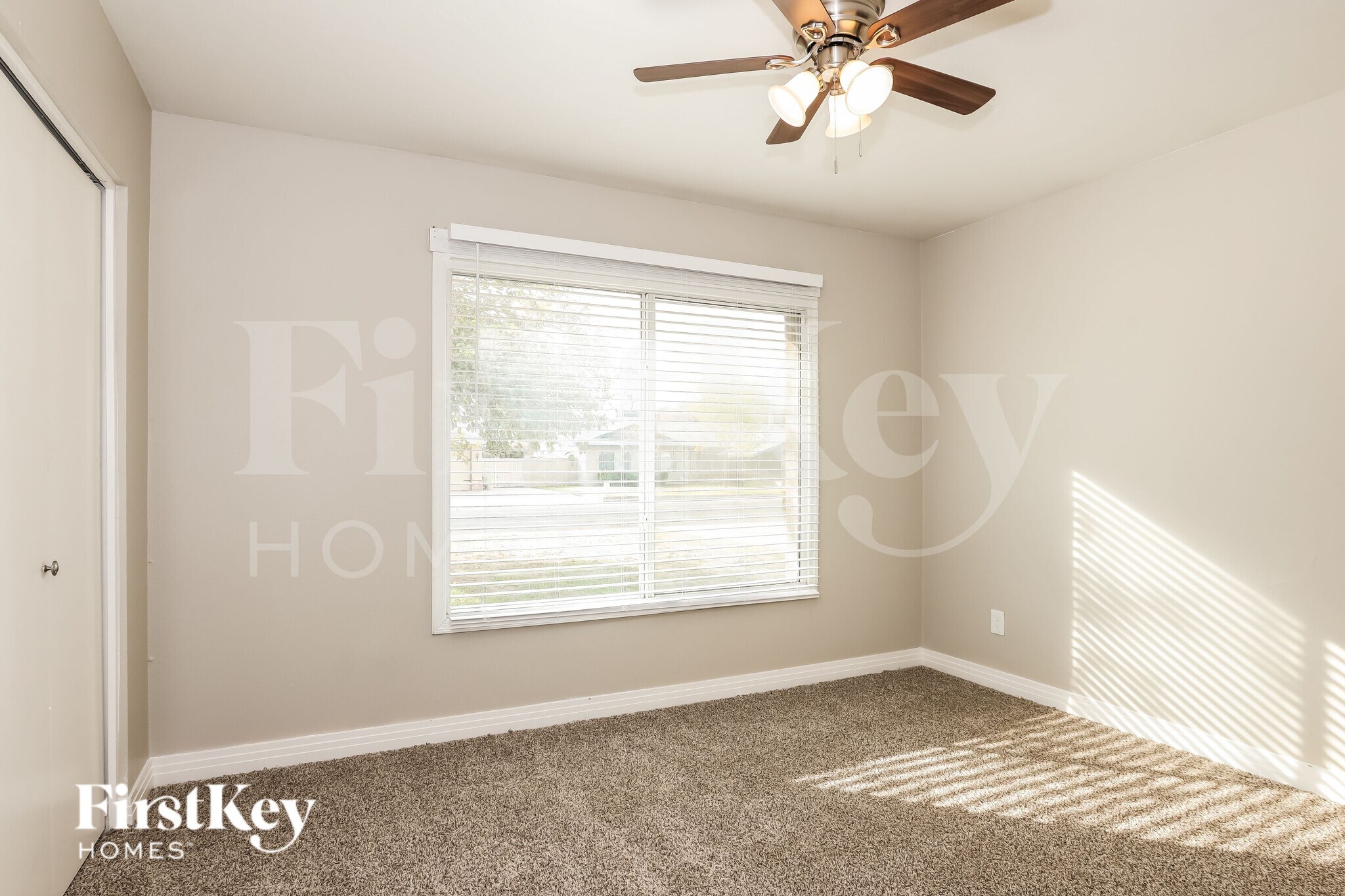 Building Photo - 4818 W Christy Dr