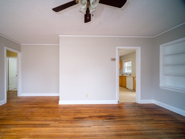 Building Photo - "Charming 3-Bedroom Home with Gleaming Hardwood Floors & 2 Full Baths in Prime Charlotte Location!"