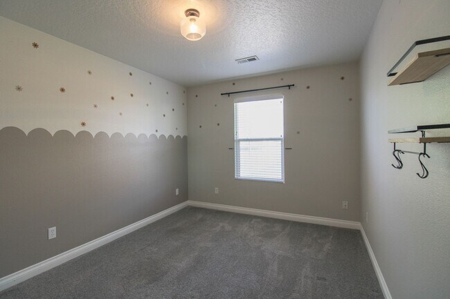 Building Photo - 3 bedroom, 2 bathroom home in Middleton!