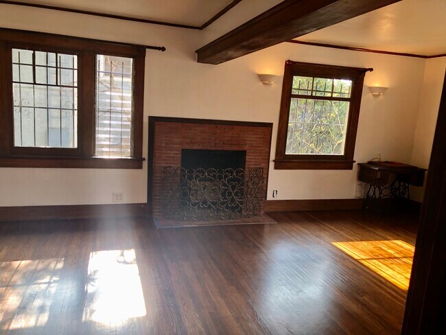 Building Photo - 654 Tularosa Dr