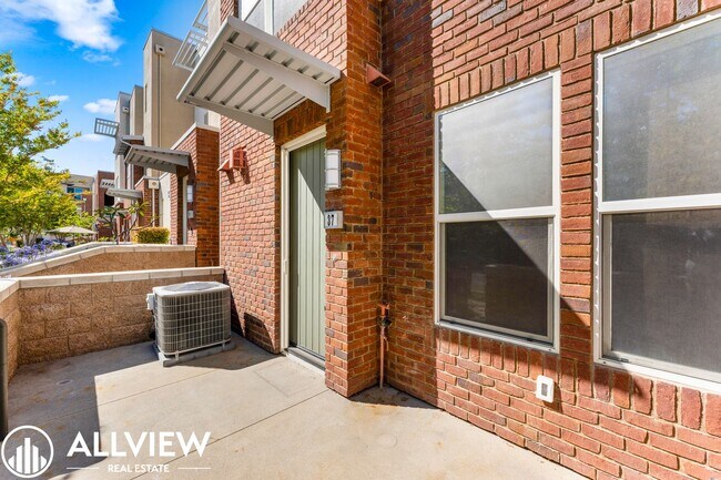 Building Photo - Modern 2 Bed, 2.5 Bath Townhome Available in Aliso Viejo!