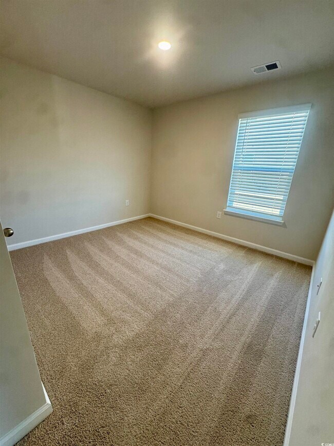 Building Photo - 390 Acosta Cir