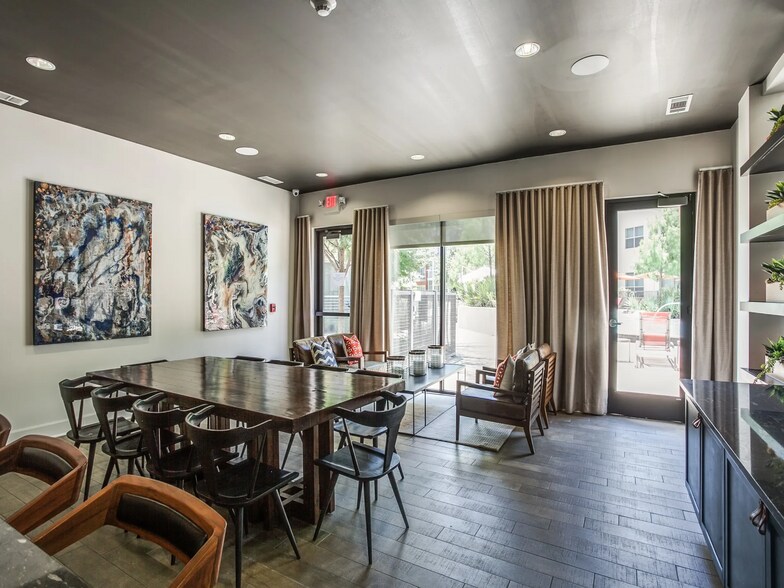 Building Photo - 660 Yorktown St