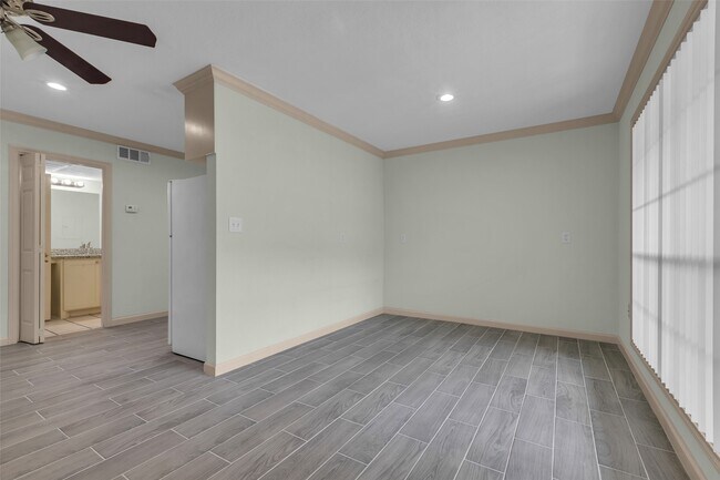 Building Photo - 1311 Antoine Dr