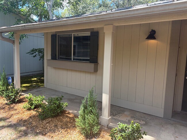 Building Photo - 9 Wolfhound Ln