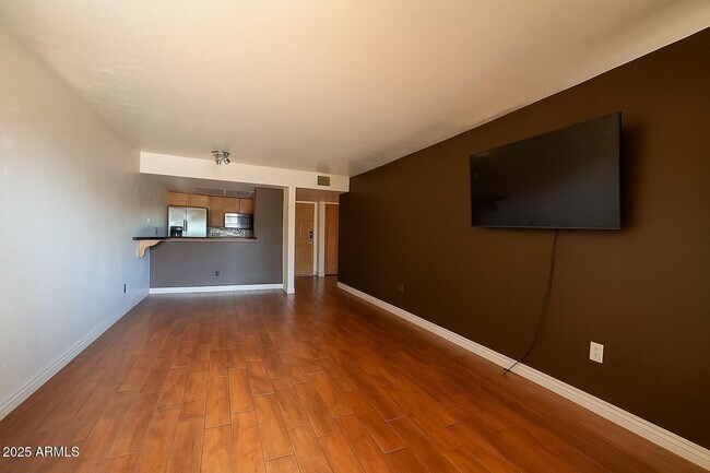 Building Photo - 540 N May