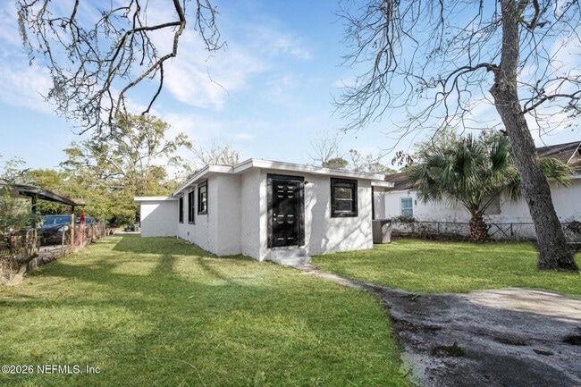 Building Photo - 1830 W 27th St