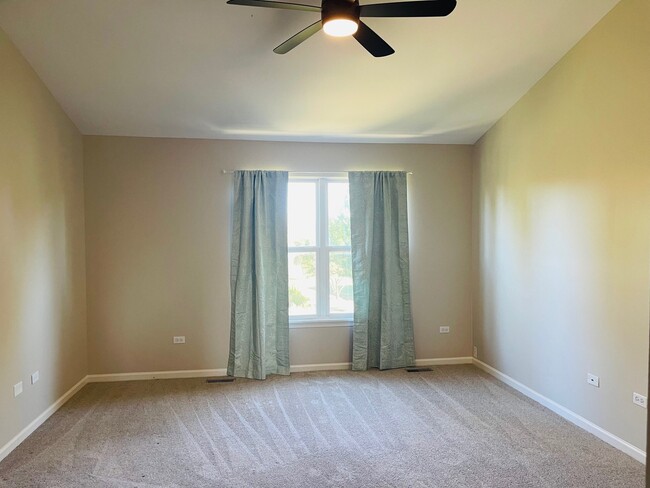 Building Photo - 1665 S Candlestick Way