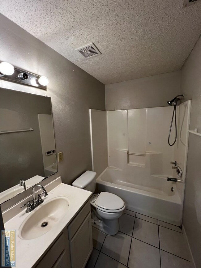 Building Photo - 2813 Capri St