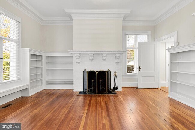 Building Photo - 4201 Bradley Ln