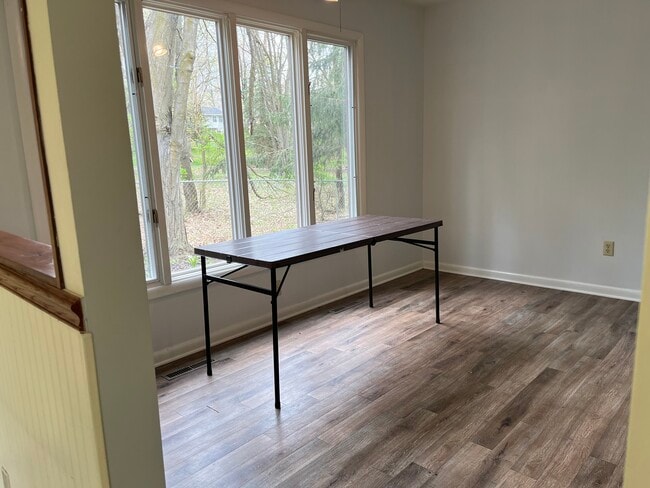 Building Photo - 806 Chateau Dr