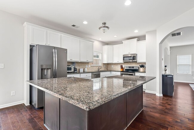 Building Photo - House in Opelika Available October 2025!