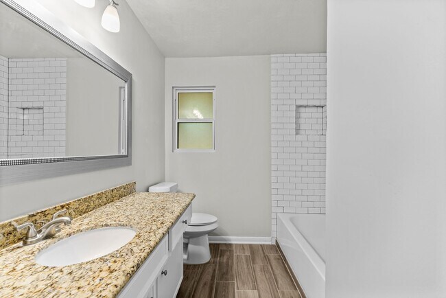 Building Photo - 27201 Paula Ln