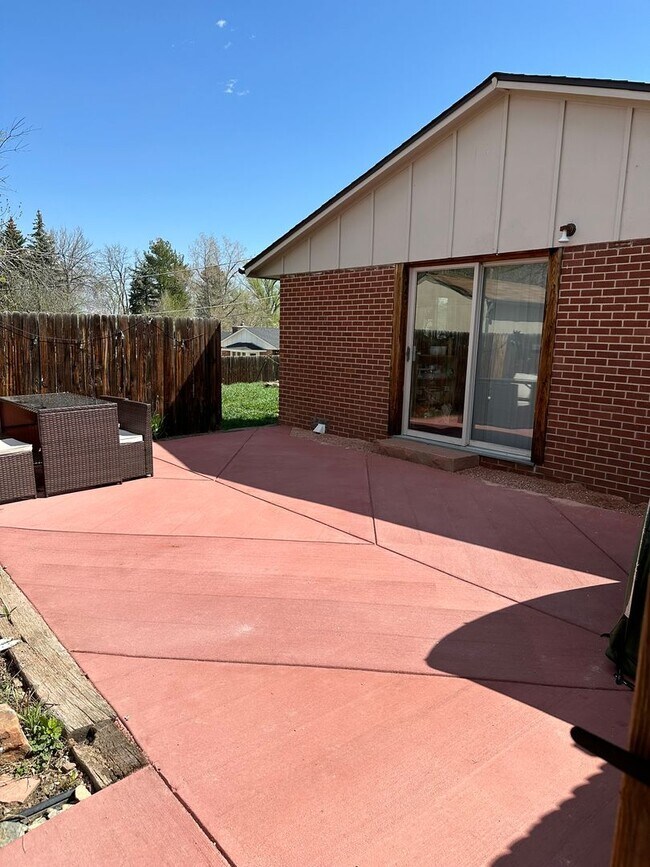 Building Photo - Convenient Location! Easy walk to CU Campu...