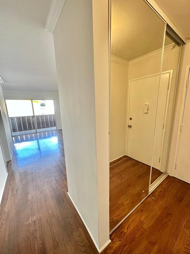 Building Photo - 7545 Hampton Ave