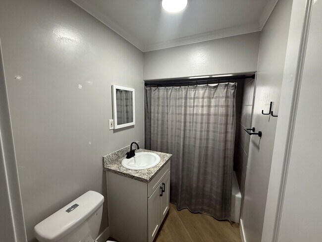 Building Photo - Multi Generation Home 4 Bedroom 3 Bath