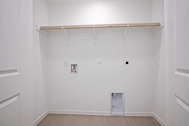 Building Photo - 298 Tahoe Ave