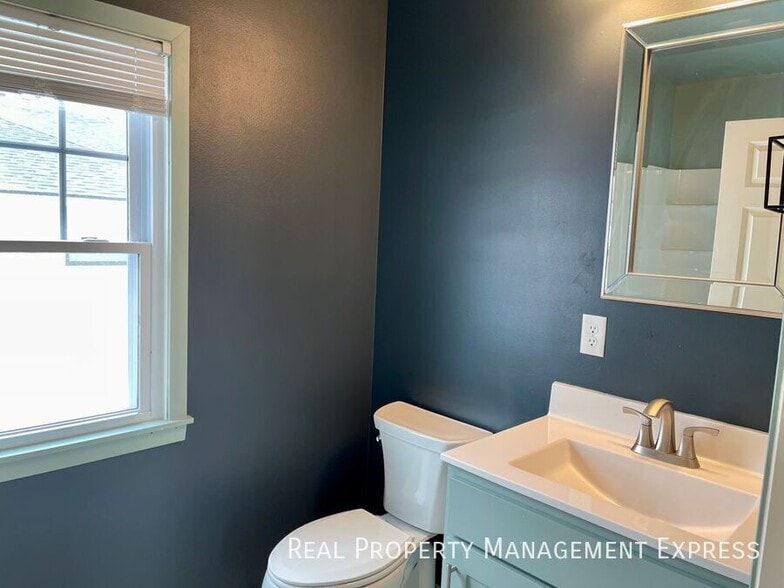 Building Photo - Cozy 2 Bedroom 1 Bathroom Home