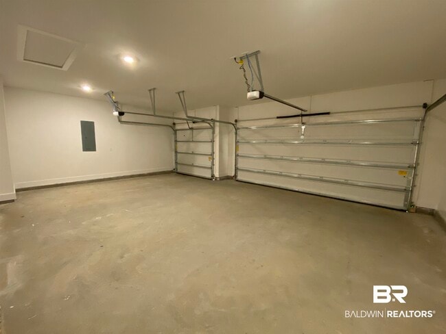 Building Photo - 510 Hardwood Ave