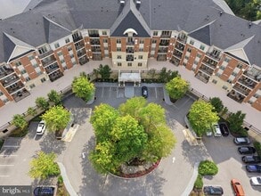 Building Photo - 301 Carson Terrace
