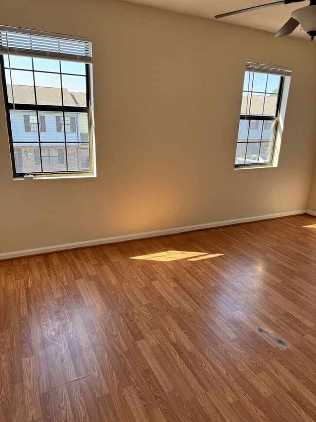 Building Photo - 3 Bedroom || 2.5 Bathroom Townhouse