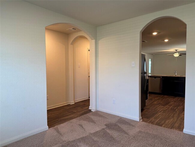 Building Photo - 313 Cres Park Dr