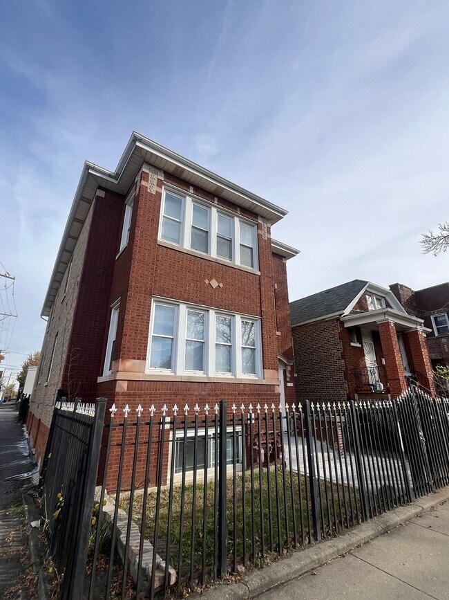 Primary Photo - 5115 S California Ave