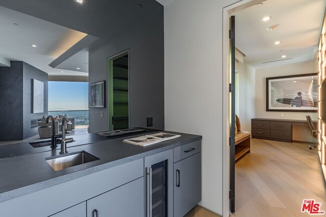 Building Photo - 1895 Rising Glen Rd