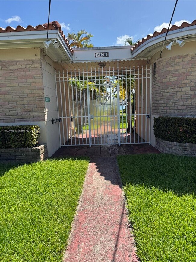 Primary Photo - 2170 Bay Dr