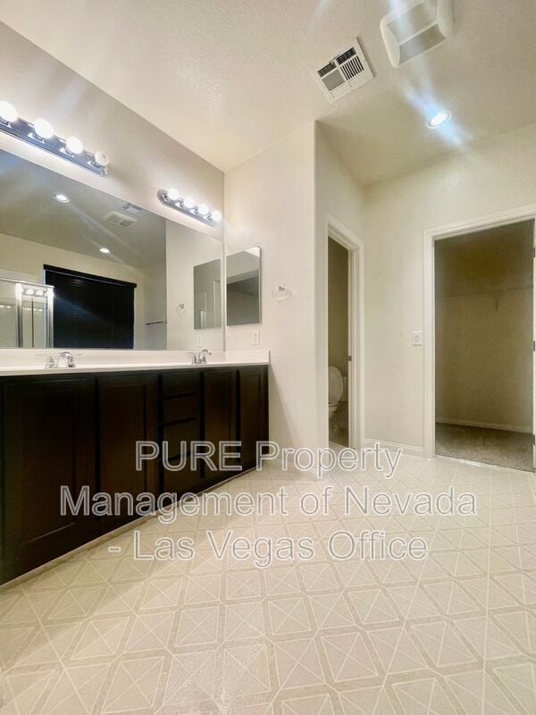 Building Photo - 117 Castle Course Ave