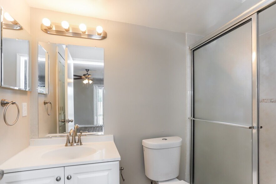 Building Photo - 12873 Pineway Dr