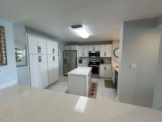 Building Photo - WATERFRONT 2/2 BAHIA DEL MAR RENTAL SEVEN MONTHS APRIL 21 - Nov. 15, 2026