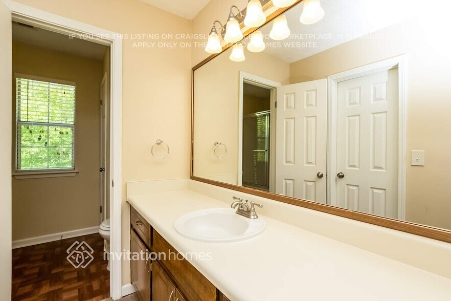 Building Photo - 1835 Red Rose Ln