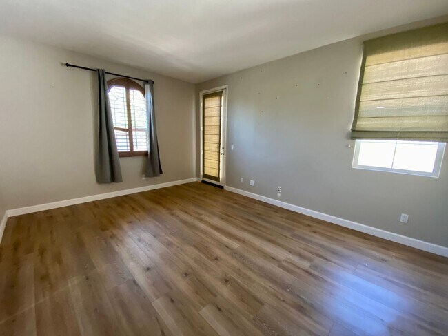 Building Photo - Executive 5 BR Home With Pool RV Parking H...