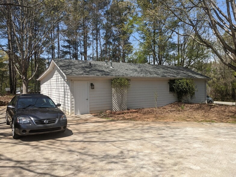 Building Photo - 6339B Gaines Ferry Rd