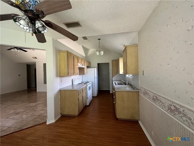 Building Photo - 4708 Bluestem Ln