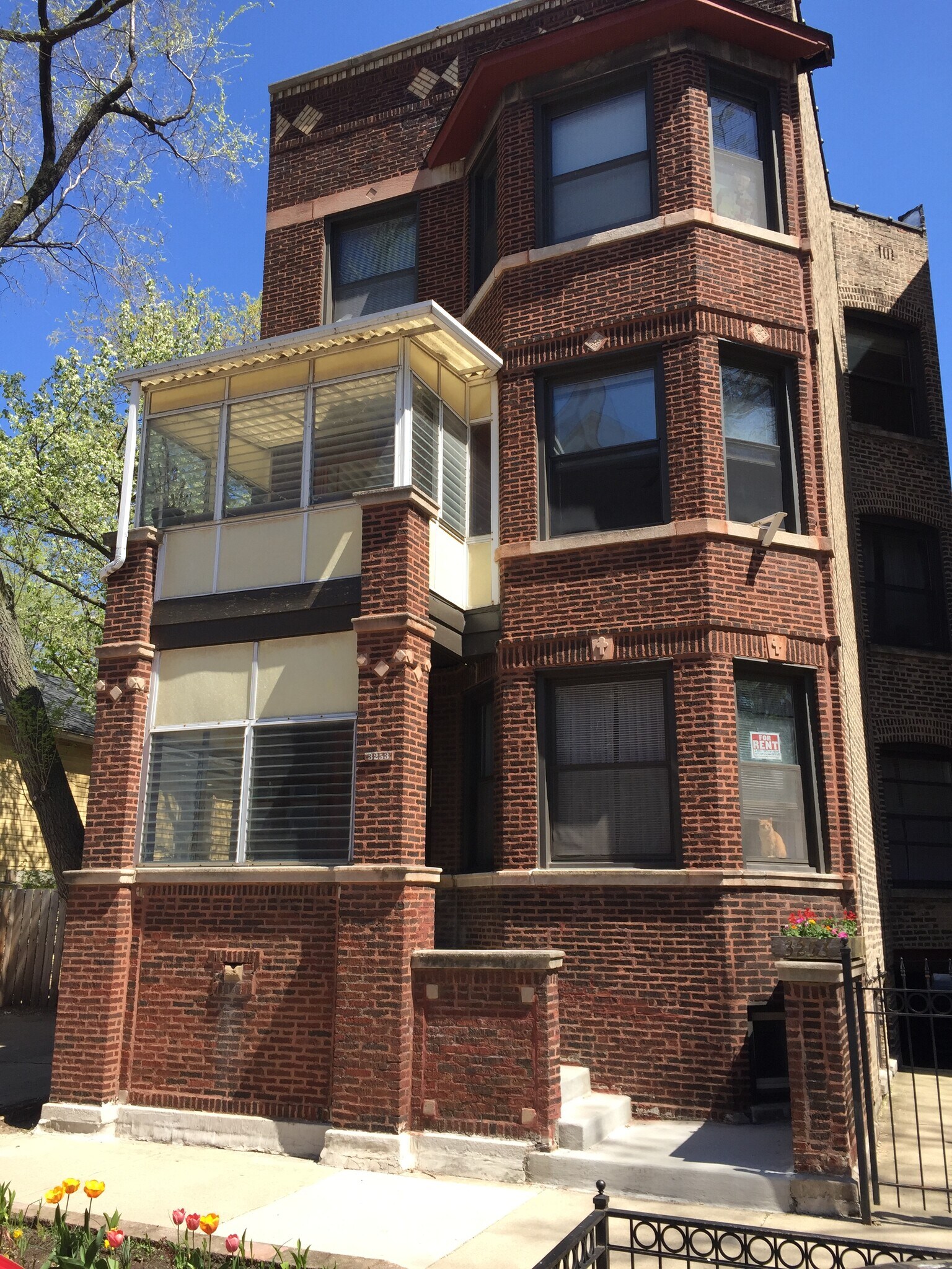Building Photo - 3253 N Kenmore Ave