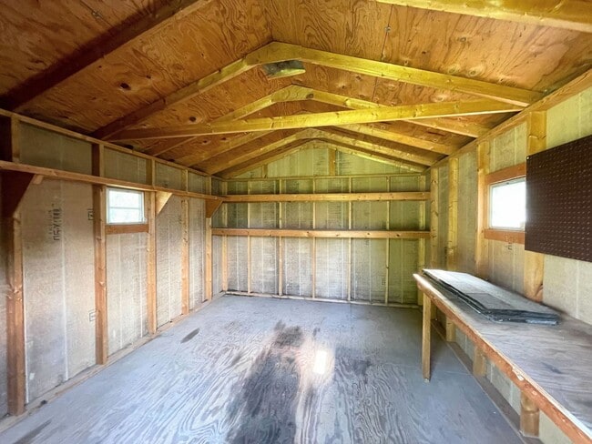 Building Photo - Comfortable 3 Bedroom 2 Bath House in Beau...
