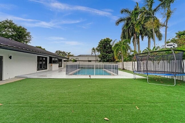 Building Photo - 3501 N Park Rd