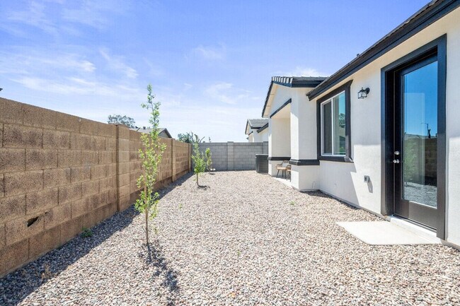 Building Photo - 6606 W Paradise Ln