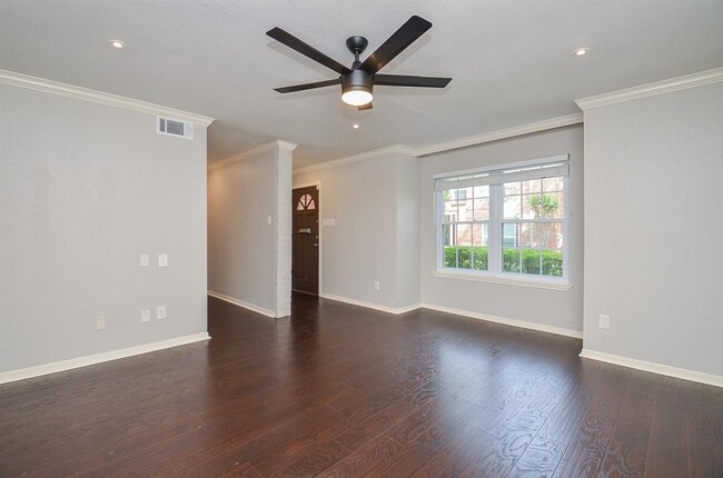 Building Photo - 1549 W Sam Houston Pkwy S