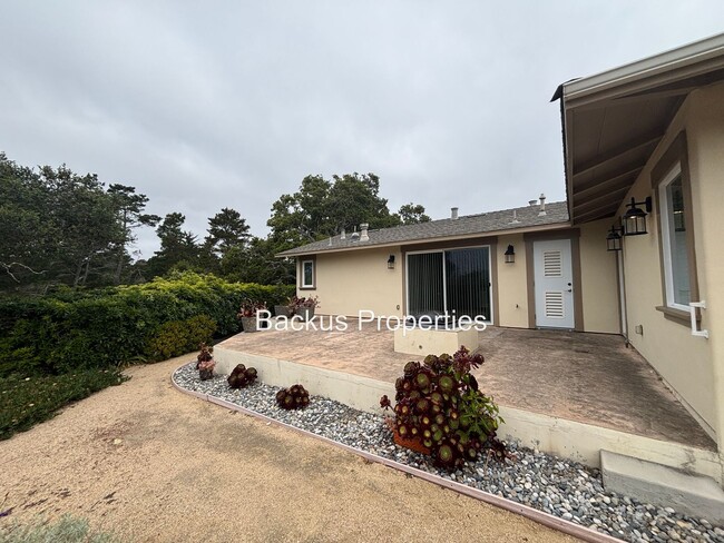 Building Photo - Stunning three bedroom home in picturesque...