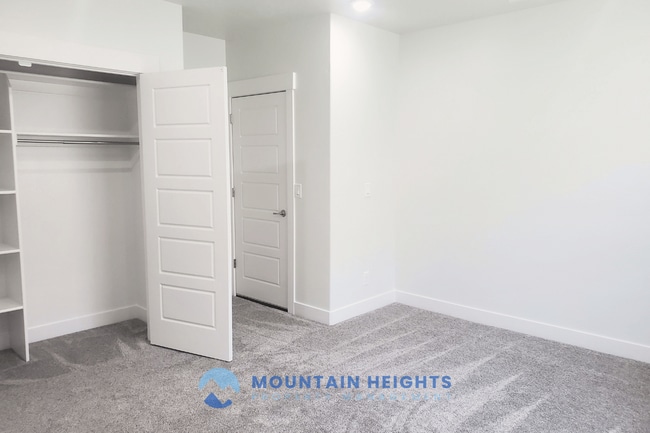 Building Photo - 3861 Spring Brook Ln