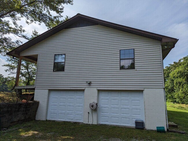 Building Photo - 137 Ben Birdwell Ln